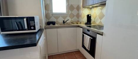 Oven, dishwasher, coffee/tea maker, dining tables