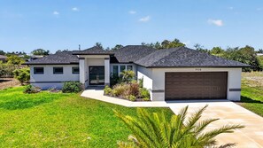 Exterior - Villa Capeside - Waterfront Villa with Heated Pool & Spa, Resort-Style Lanai (Cape Coral)