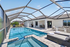 Pool - Villa Capeside - Waterfront Villa with Heated Pool & Spa, Resort-Style Lanai (Cape Coral)