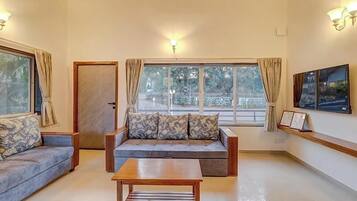Villa, Balcony, Pool View | Living area