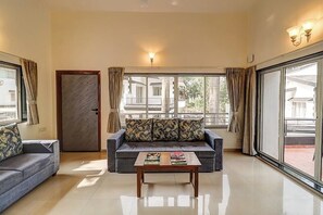Living area - Esperanza Villas by SVAR Stays (Wai)