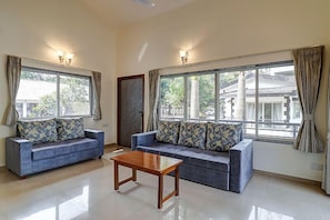 Standaard villa, balkon | Woonruimte | Flatscreentelevisie