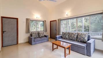 Villa, balcone, vista piscina | Area soggiorno