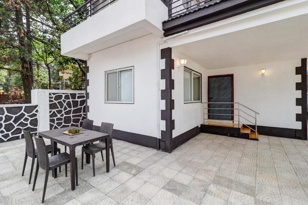 Superior Villa, Balcony | Outdoor dining