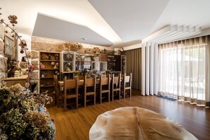 Dining - Holiday Home 'Alpendre' with Mountain View, Wi-Fi and Air Conditioning (Guimarães)