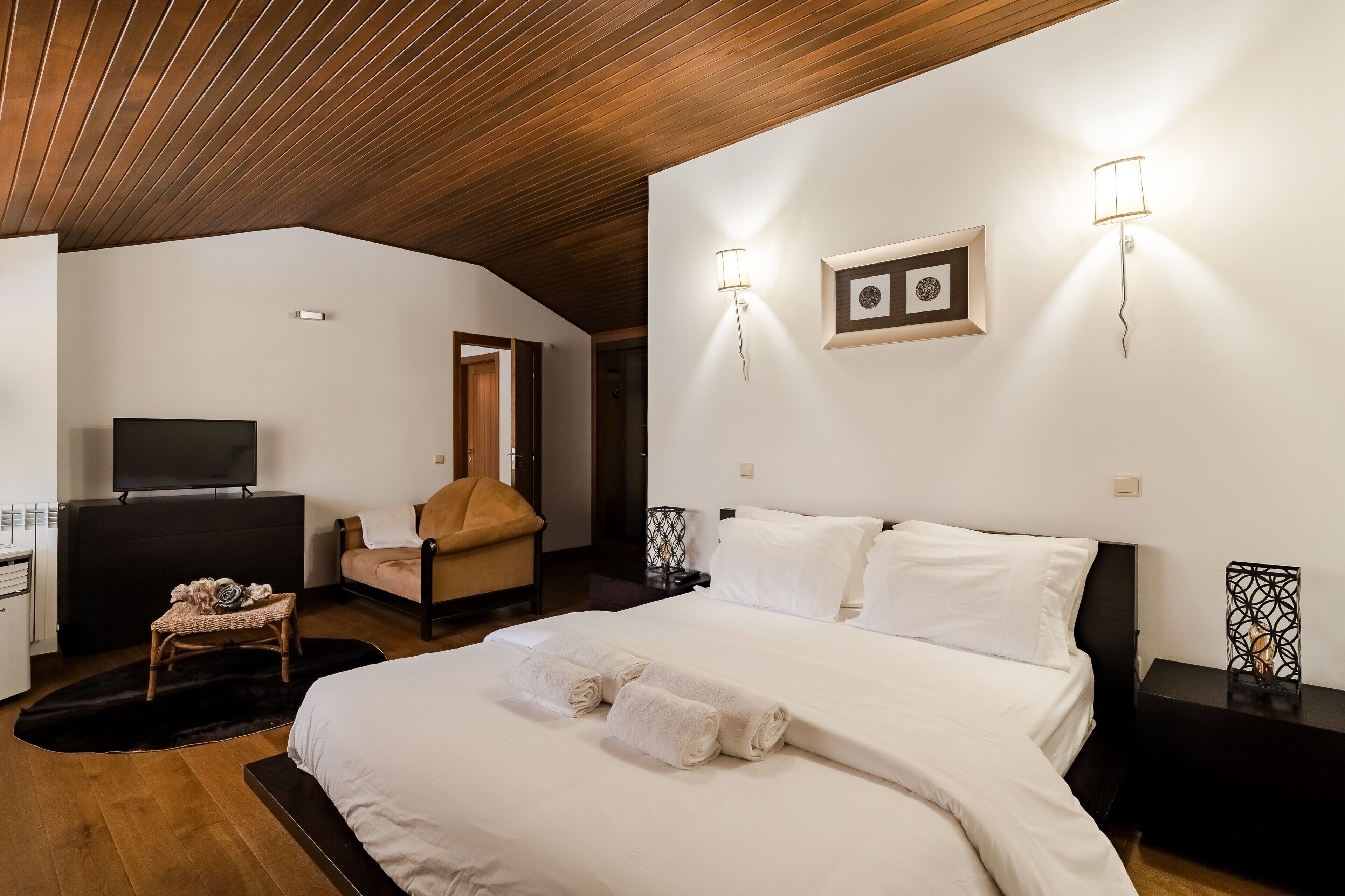 3 bedrooms, WiFi, bed sheets