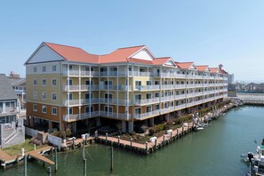 Exterior - Charming retreat on 14th Street overlooking a canal andclose to the beach and boardwalk (Ocean City)