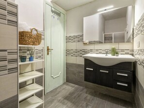 Bathroom - LILLY HOUSE - Delightful and Elegant Studio Apartment D3/6 (Golfo di Marinella)