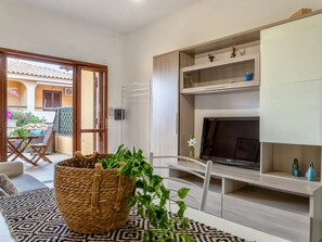 Living area - LILLY HOUSE - Delightful and Elegant Studio Apartment D3/6 (Golfo di Marinella)