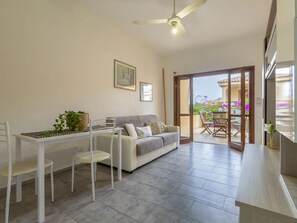 Living area - LILLY HOUSE - Delightful and Elegant Studio Apartment D3/6 (Golfo di Marinella)