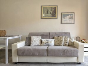Living area - LILLY HOUSE - Delightful and Elegant Studio Apartment D3/6 (Golfo di Marinella)