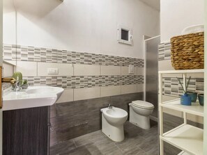Bathroom - Vrbo Property (Marinella)