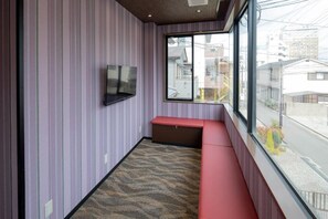 ห้องซิงเกิล, ผู้หญ ิงเท่านั้น | ภายใน