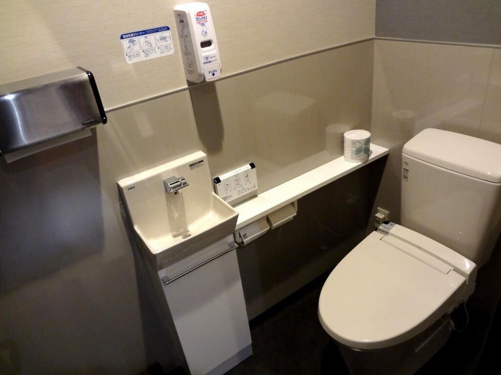 Shower, free toiletries, soap, shampoo