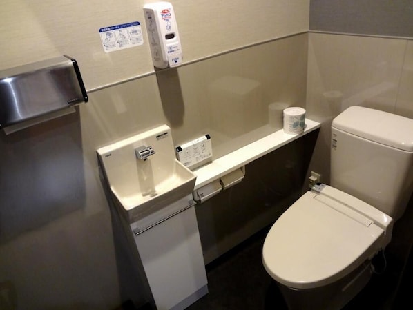 Shower, free toiletries, soap, shampoo
