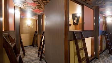 Single Room, Women only