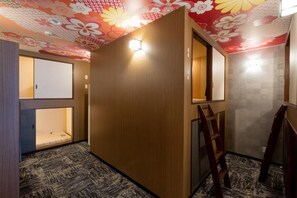Habitación individual, solo para hombres | Espacio para trabajar con laptop y wifi gratis