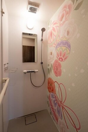 Shower, free toiletries, soap, shampoo - Guesthouse Kukuru (Wakayama)