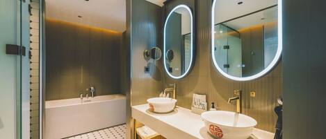 Yuantuo Suite | Bathroom | Hair dryer, slippers, towels, shampoo
