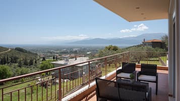 Deluxe Apartment, Balcony, Sea View | Balcony