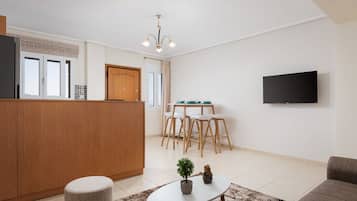 Deluxe Apartment | Dining room