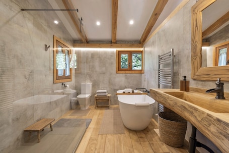 Shower, hair dryer, towels. Rural House 'Mas De Penyaflor': Disconnect and Enjoy Nature in the Ports Natural Park