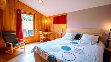 3 chambres, fer et planche à repasser, Wi-Fi, draps fournis