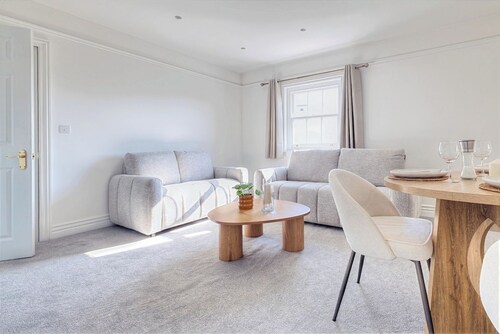 Central Maidstone | Parking | Sleeps 5 | Wi-Fi