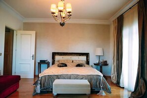 Room - Spacious Luxury 4-Bedroom Villa with Private Pool and Garden (Alexandroupoli)