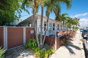 Front of property - Vista Del Mar by Atlantikos (Hollywood)