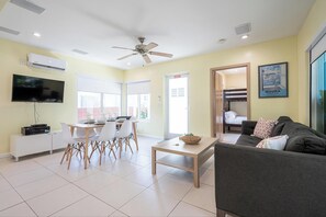 Deluxe Apartment, 2 Bedrooms, Kitchen, Beachside - Vista Del Mar by Atlantikos (Hollywood)