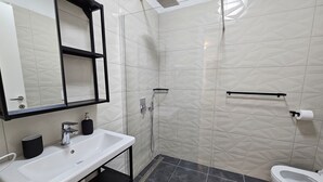 Appartement Familial, 1 chambre, balcon, côté montagne (Sunset Luxury Apartment /w Panoramic) | Salle de bain