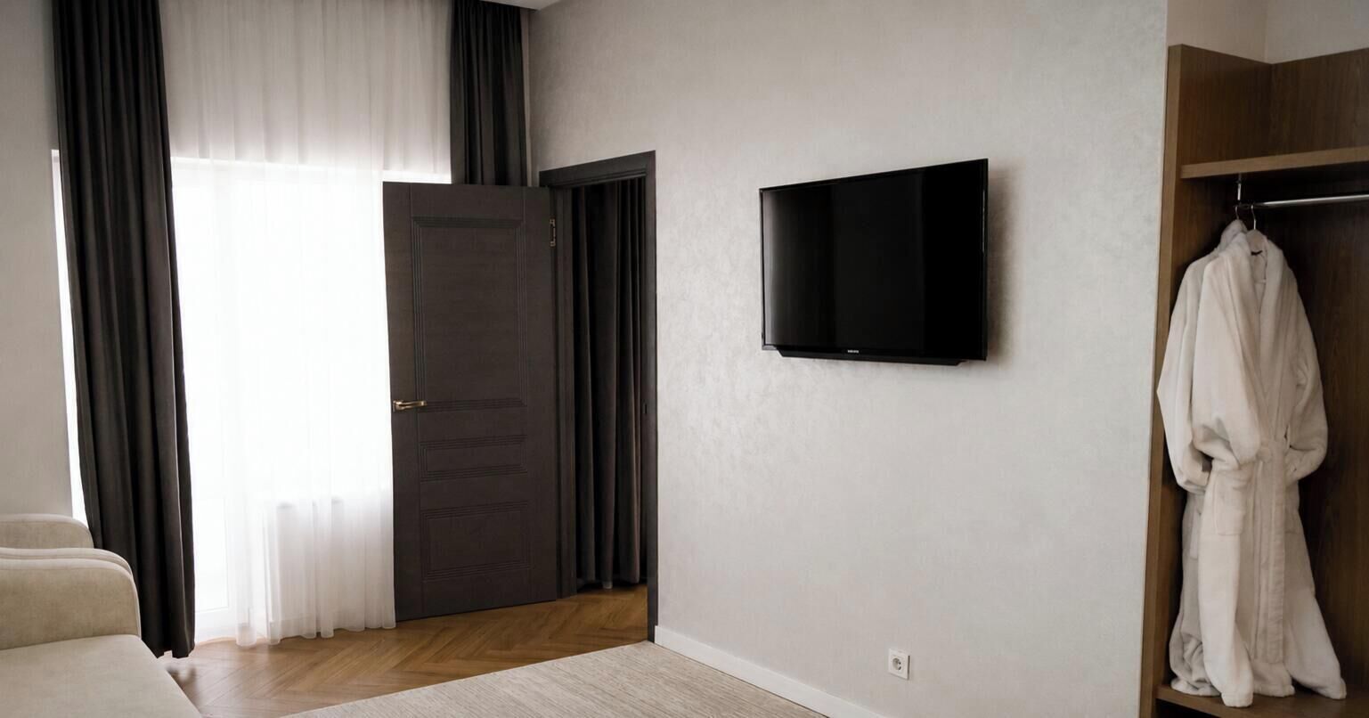 Suíte júnior, sacada, vista para a cidade | Cofres nos quartos, cortinas blackout, quartos à prova de som