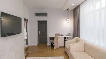 Suite Junior, balcon, vue ville | Coin séjour