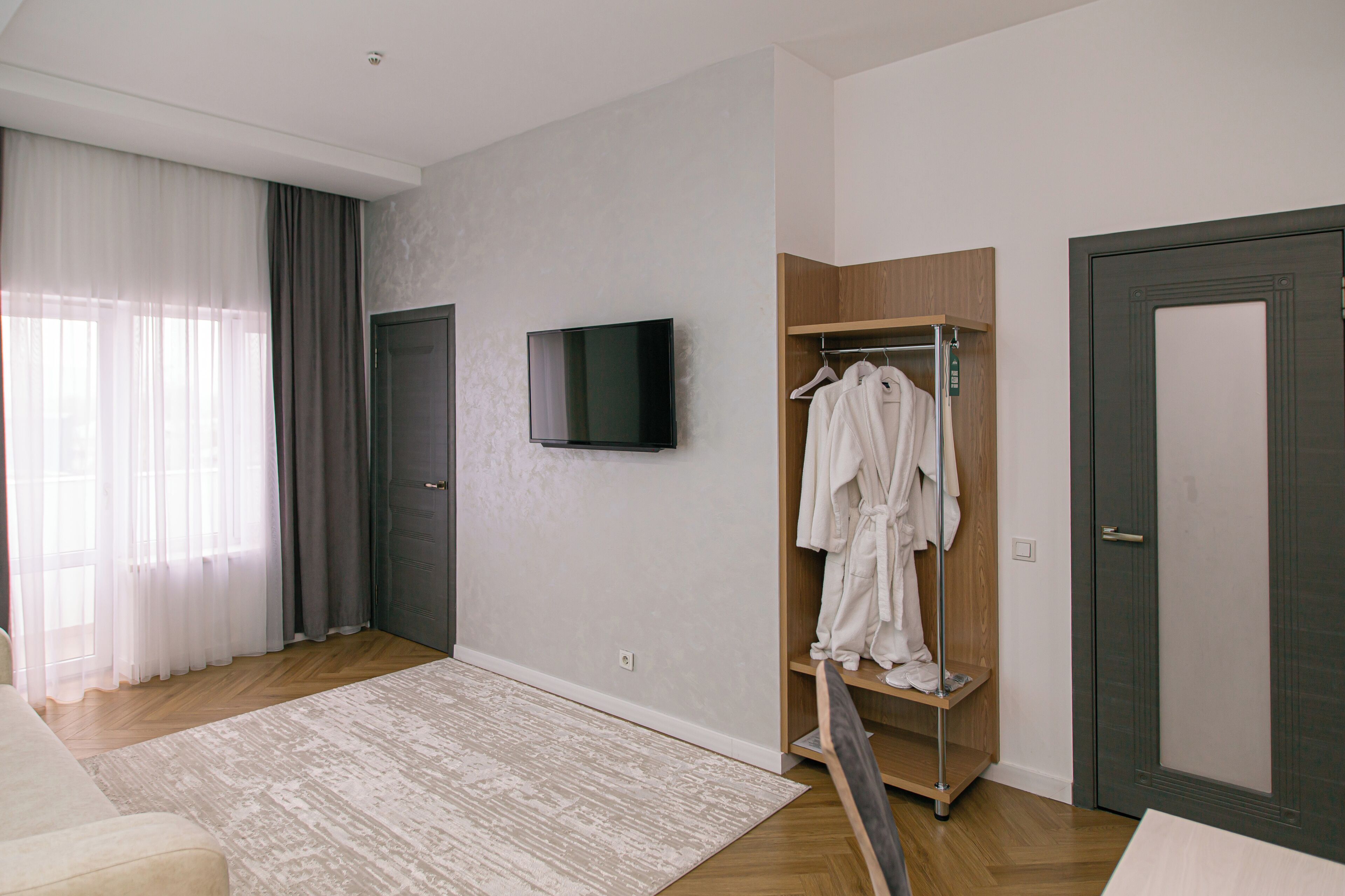 Junior Suite, Balcony, City View | Interior