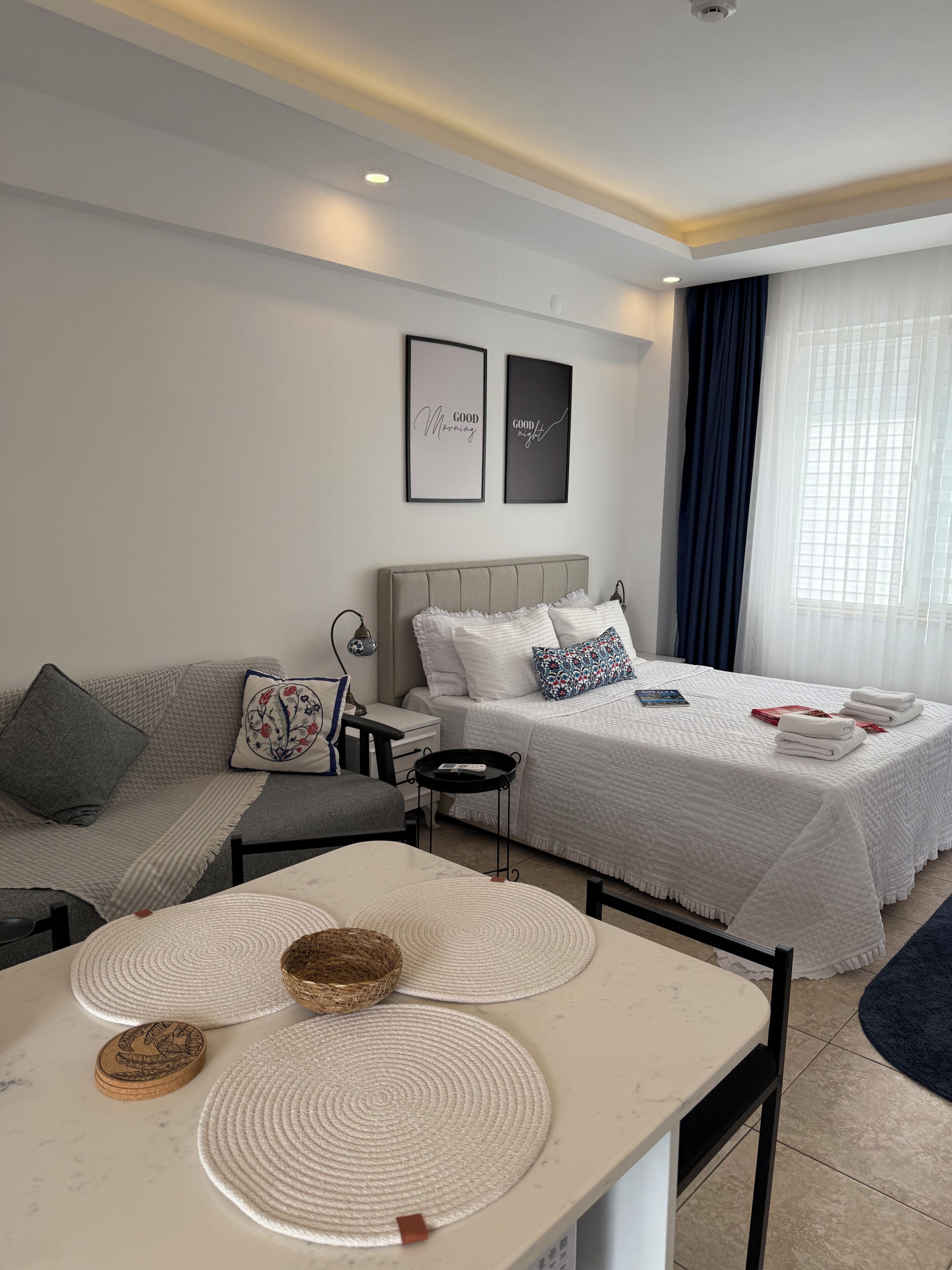 1 habitación, escritorio, tabla de planchar con plancha y wifi gratis 