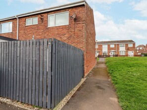 Exterior - 34 Fountain Close (Whitby)