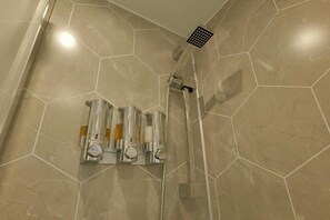 Economy Double Room | Bathroom