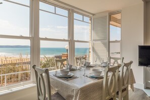 Dining - Luxury Beach Side Apartment - 3 Ensuite Bedrooms (Woolacombe)