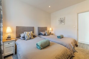 Room - Luxury Beach Side Apartment - 3 Ensuite Bedrooms (Woolacombe)