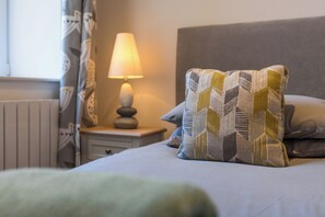 Room - Luxury Beach Side Apartment - 3 Ensuite Bedrooms (Woolacombe)