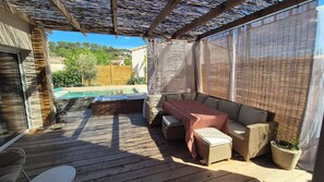 Outdoor dining - Villa 35 minutes from the sea (Crespian)