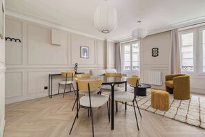 Dining - Charming apartment 2BDR/6PAX in the heart of Paris (Paris)
