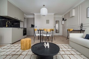 Living area - Charming apartment 2BDR/6PAX in the heart of Paris (Paris)