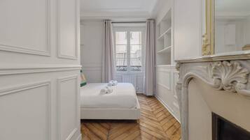 2 bedrooms, travel crib, free WiFi, bed sheets
