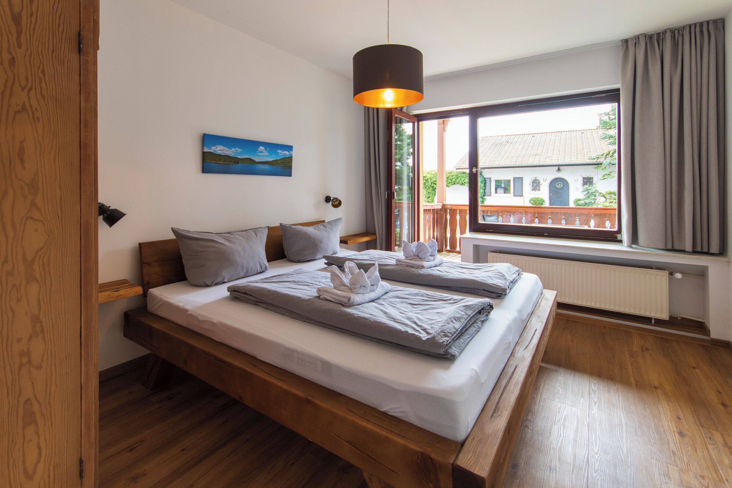 5 bedrooms, desk, travel cot, free WiFi
