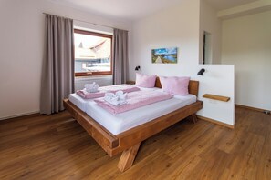 5 habitaciones, escritorio, cuna de viaje y wifi gratis 