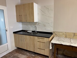 Interior - Chalet 'Casa Rural La Abuela' with Mountain Views, Wi-Fi, and Air Conditioning (Mainar)