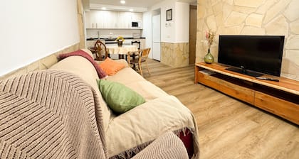 Chalet 'Casa Rural La Abuela' with Mountain Views, Wi-Fi, and Air Conditioning