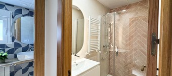 Chalet 'Casa Rural La Abuela' with Mountain Views, Wi-Fi, and Air Conditioning